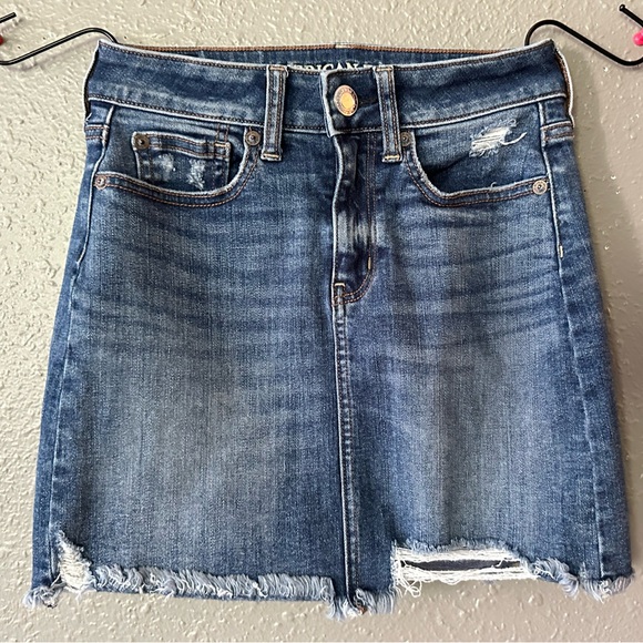 American Eagle Petite Size 00 Mid Waist Raw Hem Blue Denim Jean Mini Skirt NWOT - Picture 1 of 13